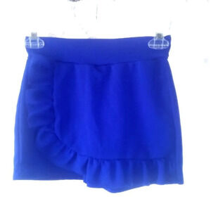 Skirt shorts size small. ( Grey box #2 )